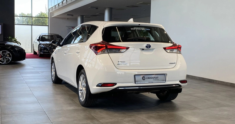 Toyota Auris cena 69900 przebieg: 83600, rok produkcji 2018 z Chełmża małe 379